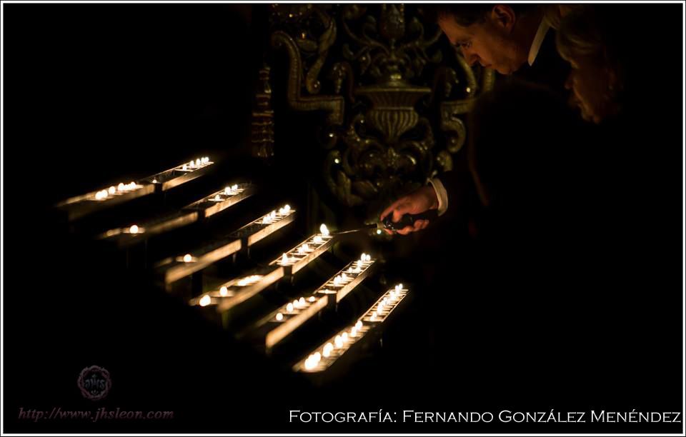 JHS - Devoto besapié 15