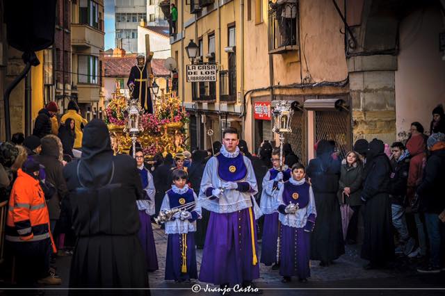 Cofradía del Dulce Nombre de Jesús Nazareno - Resolución provisional de cargos de banderas, braceros suplentes y cabecera de procesión